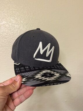 Mammoth Mountain Snapback Hat. Grey With Tribal design on Brim. Worn once